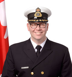Jason Organ, directeur régional senior de la flotte de la Garde côtière canadienne, région du Centre et de l'Arctique.
