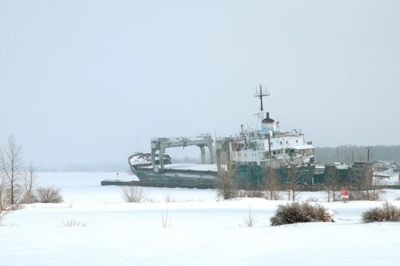 Le Kathryn Spirit est un navire-cargo canadien qui a été abandonné en 2011 sur les rives du lac Saint-Louis à Beauharnois.
